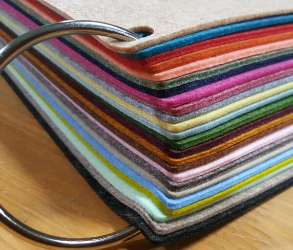14972589763573392bc7 Shinwon felt paper artifel M20 2mm felt melan 20x28cm 24 color set
